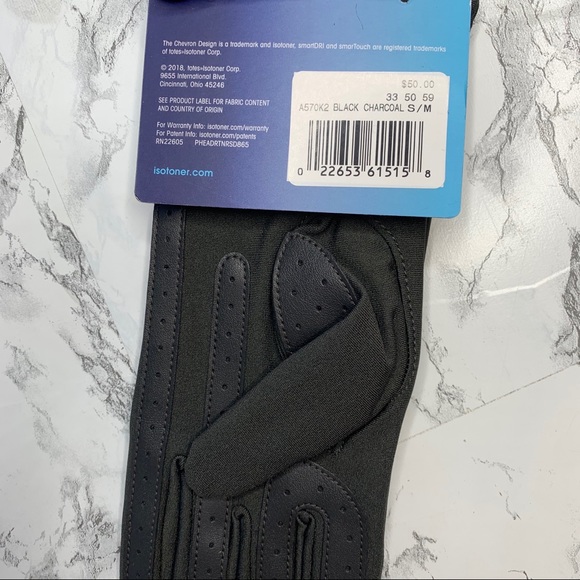 Isotoner Chevron Spandex Gloves - Picture 5 of 6